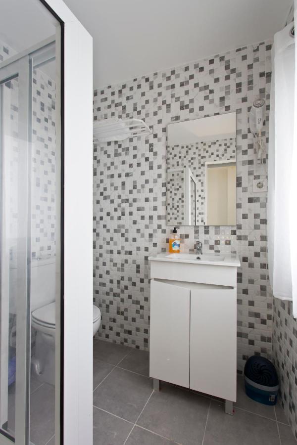 Chambre Familiale avec Salle de Bains